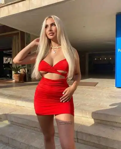 Adana Escort Hande Dolgun Hatun